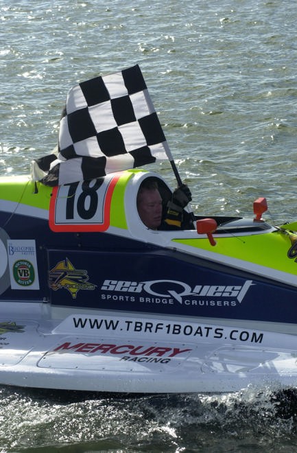 David Trask grabs the chequered flag - - XLR8  Australian F1 Superboats Toukley 2007 © Theo Spykers 